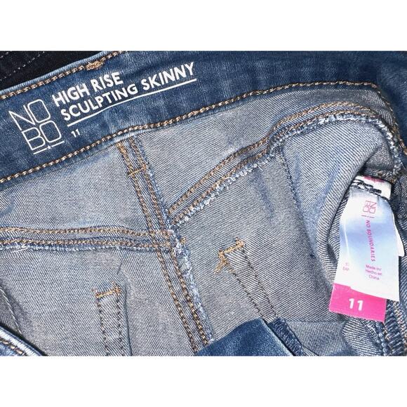 NO BOUNDARIES HIGH RISE SCULPINING SKINNY JEANS JUNIORS SZ 11 RHINESTONE RIVETS - Picture 3 of 3